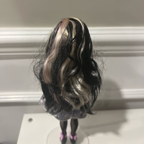 Ever After High Duchess Swan First Chapter Doll Mattel Dress Tights Outfit 2013 - Picture 7 of 8